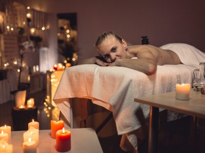 massage-concept-with-woman-candles